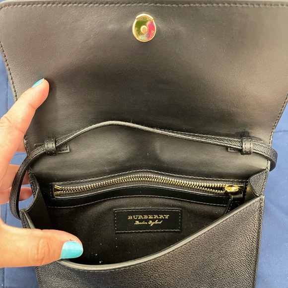 Burberry small Loxley crossbody - Picture 4 of 12